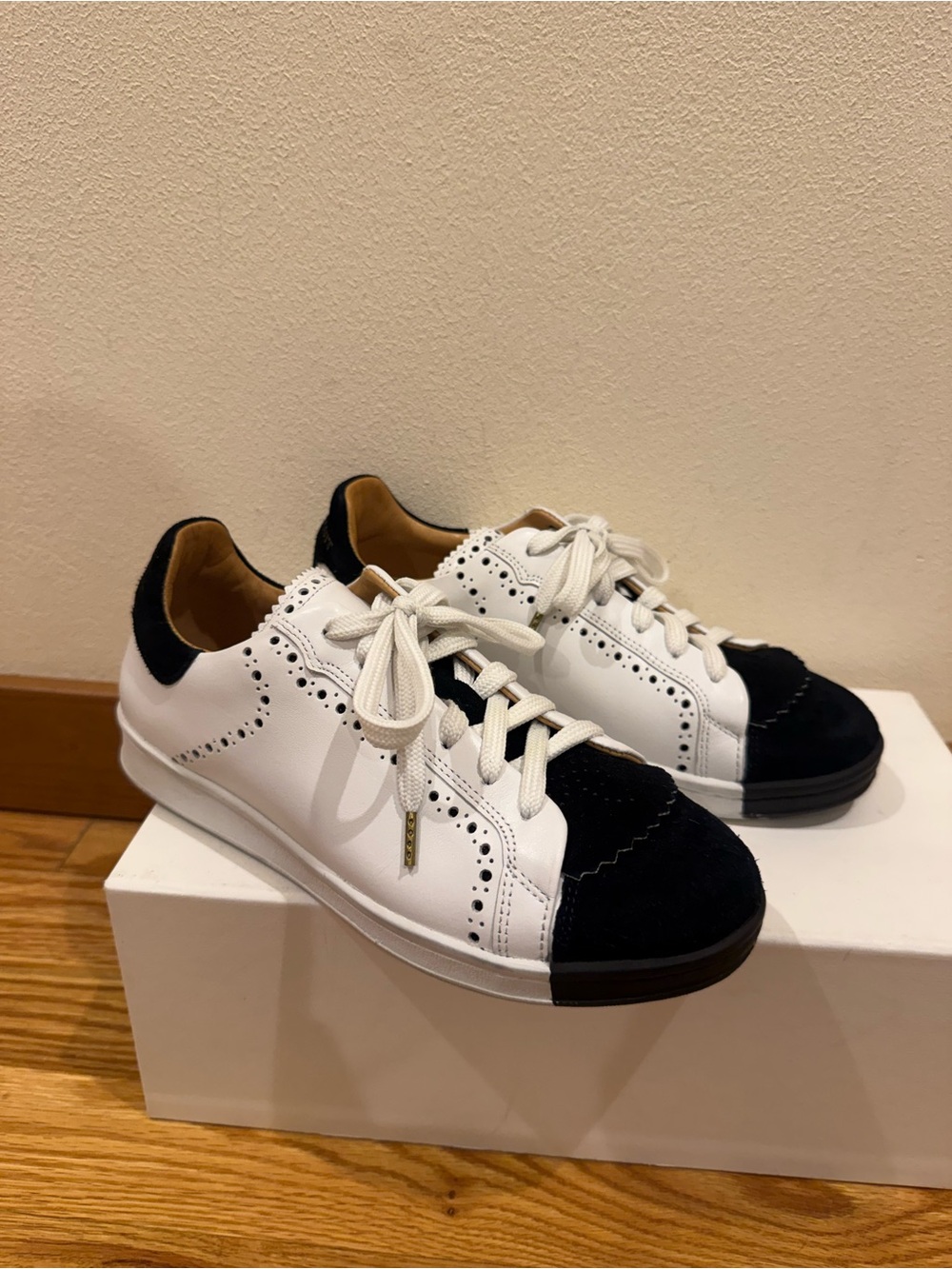The Office of Angela Scott The Elliot sneaker 36.5 (worn Once)